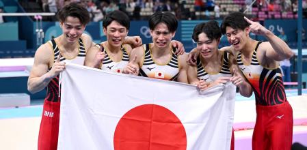 Japón triunfa por equipo (m) en gimnasia artística olímpica