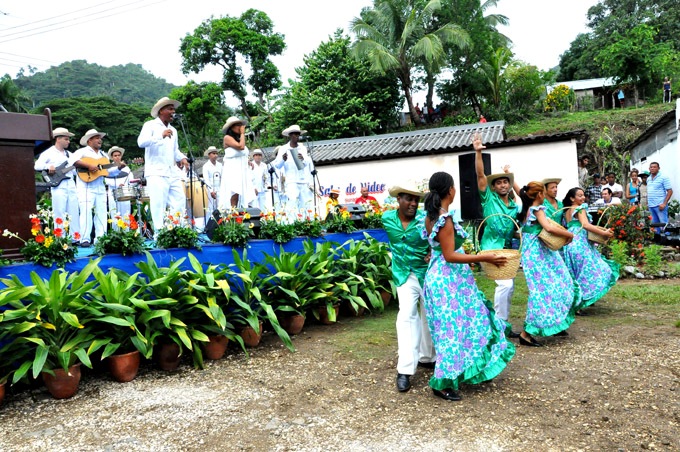 Encuentro de conjuntos artísticos integrales de montaña