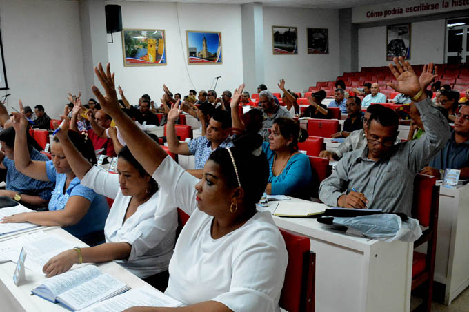 Sesiona Consejo de Gobierno Provincial del Poder Popular en Granma Sesiona Consejo de Gobierno Provincial del Poder Popular en Granma