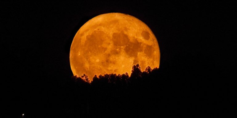 Superluna y lluvia de estrellas, los eventos astronómicos de agosto