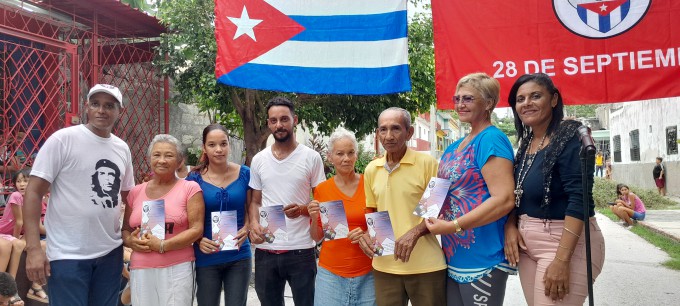 Entregan Premio del Barrio a familia e institución educativa en Manzanillo (+ fotos)