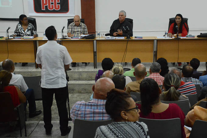 Presidente cubano preside Pleno Extraordinario del Comité Provincial del Partido en Granma Presidente cubano preside Pleno Extraordinario del Comité Provincial del Partido en Granma
