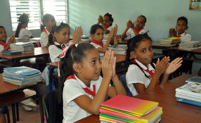 Más de cien mil estudiantes inician hoy curso escolar 2024-2025 en Granma Más de cien mil estudiantes inician hoy curso escolar 2024-2025 en Granma