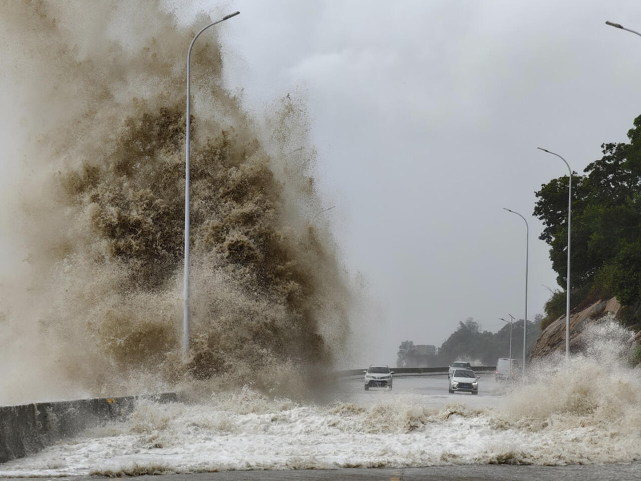 Tifón Bebinca en Shanghái, China, el más fuerte desde 1949 Tifón Bebinca en Shanghái, China, el más fuerte desde 1949