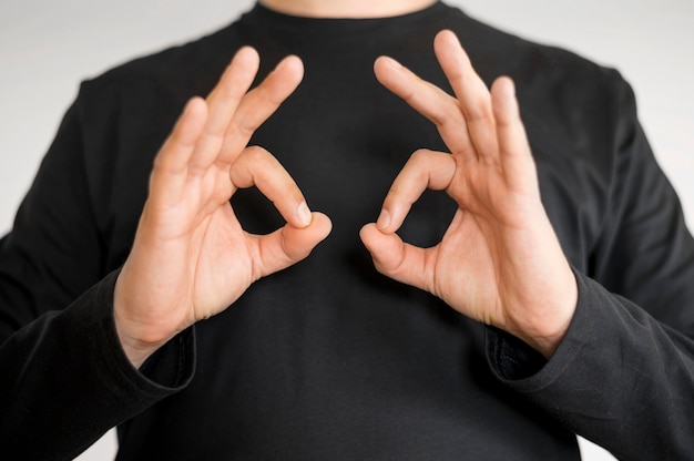 Lengua de señas, otra vía para la comunicación Lengua de señas, otra vía para la comunicación