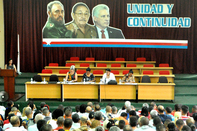 Efectúan encuentro de preparación de presidentes de consejos populares en Granma Efectúan encuentro de preparación de presidentes de consejos populares en Granma
