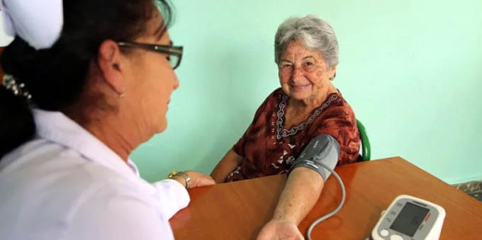 Recibe Dominica otro grupo de médicos de Cuba Recibe Dominica otro grupo de médicos de Cuba
