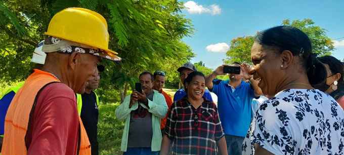 Insta Inés María Chapman a potenciar labores para abasto de agua en Manzanillo (+ fotos) Insta Inés María Chapman a potenciar labores para abasto de agua en Manzanillo (+ fotos)