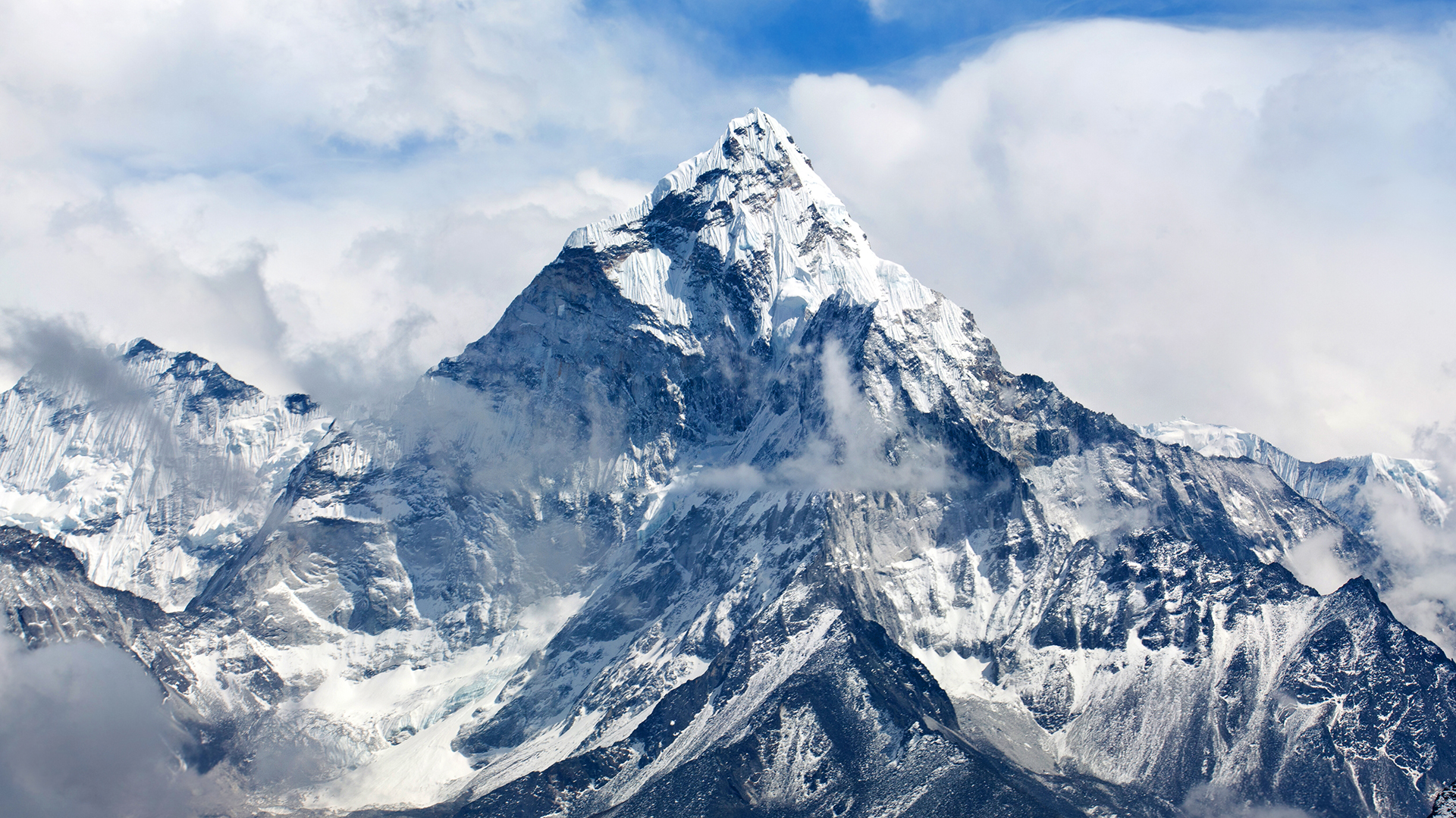 El Everest crece dos milímetros cada año El Everest crece dos milímetros cada año