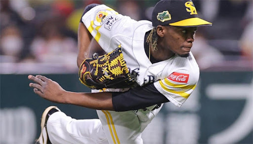 Liván Moinelo encumbra a los Halcones en béisbol japonés Liván Moinelo encumbra a los Halcones en béisbol japonés