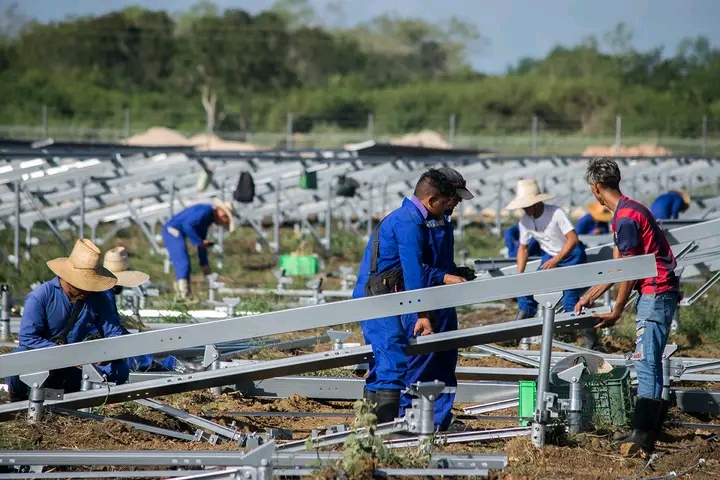 Impulsarán nuevas brigadas construcción del parque solar fotovoltaico La Sabana, de Bayamo Impulsarán nuevas brigadas construcción del parque solar fotovoltaico La Sabana, de Bayamo