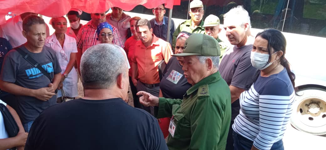 Recorre Pardo Guerra sitios afectados por sismos de gran intensidad en Bartolomé Masó Recorre Pardo Guerra sitios afectados por sismos de gran intensidad en Bartolomé Masó