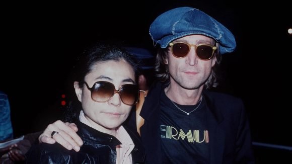 Declaran a Yoko Ono propietaria de un reloj de John Lennon que había sido robado