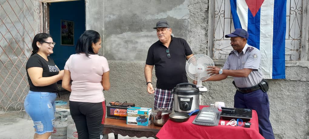 Restituyen bienes a familia manzanillera víctima de acto delictivo Restituyen bienes a familia manzanillera víctima de acto delictivo