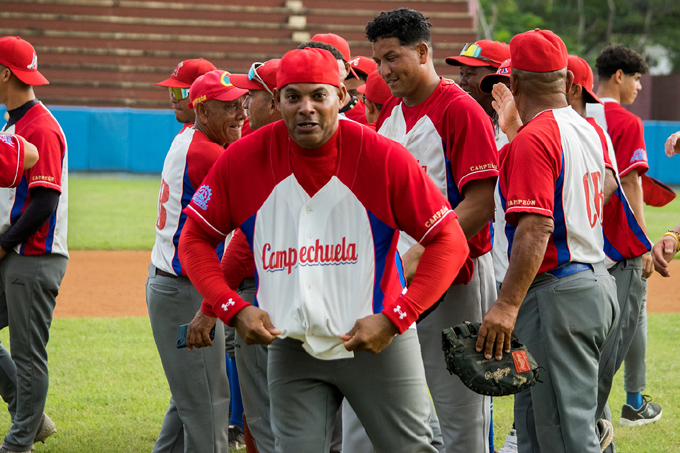 Azucareros retienen la corona del béisbol granmense (+fotos) Azucareros retienen la corona del béisbol granmense (+fotos)