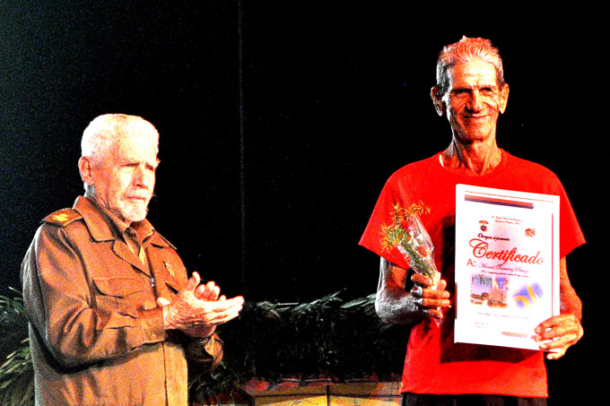 Comandante Ramiro Valdés preside en Granma acto nacional por el Día del trabajador eléctrico (+fotos) Comandante Ramiro Valdés preside en Granma acto nacional por el Día del trabajador eléctrico (+fotos)