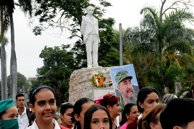 Realizan desfile pioneril martiano en Bayamo (+ fotos)