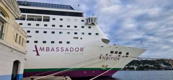 Crucero Ambition llega a La Habana en su primera operación en puertos cubanos Crucero Ambition llega a La Habana en su primera operación en puertos cubanos