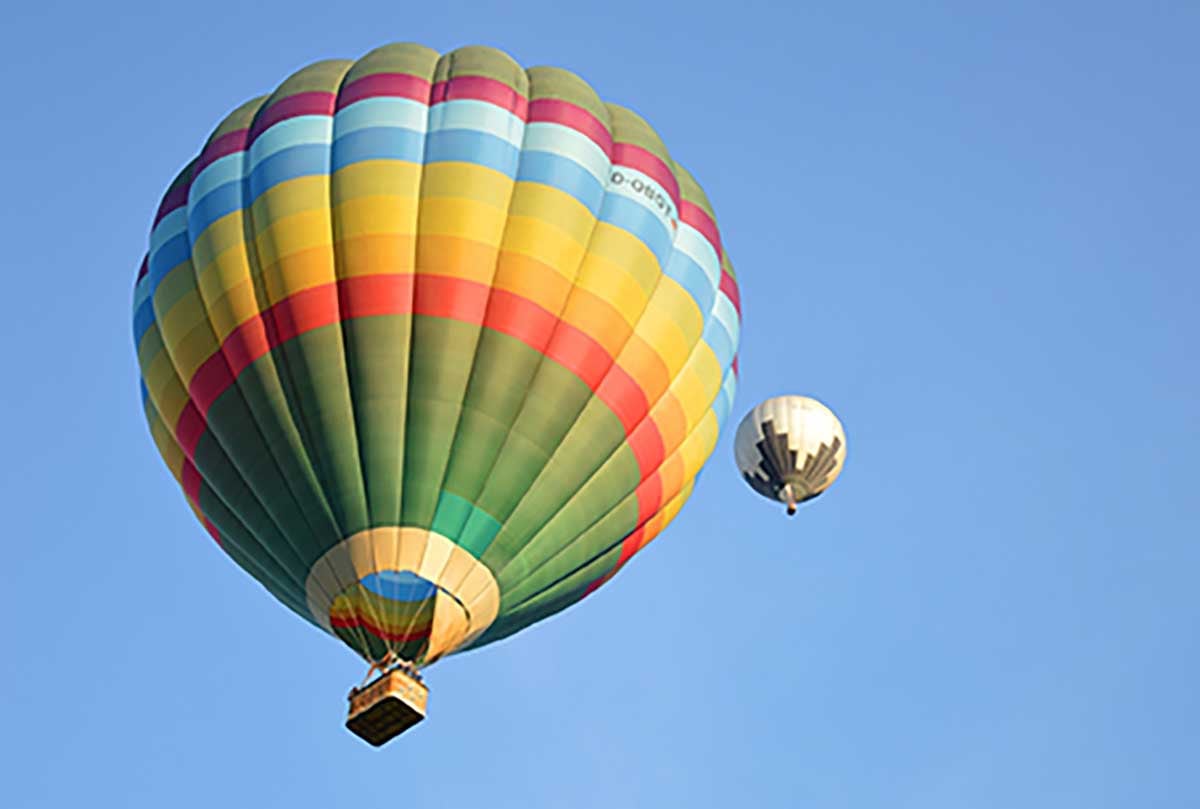 Breve reseña sobre el primer trasporte aéreo de la historia Breve reseña sobre el primer trasporte aéreo de la historia