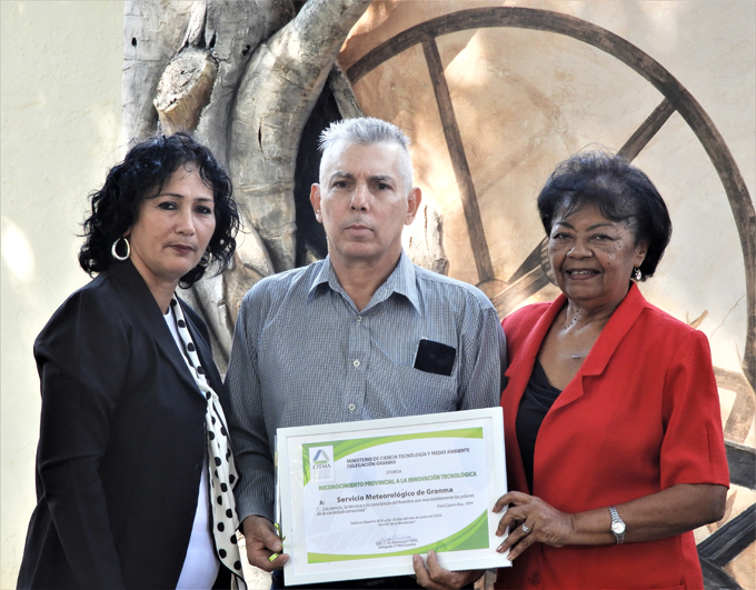 Reconocen labor científica del Centro Meteorológico de Granma