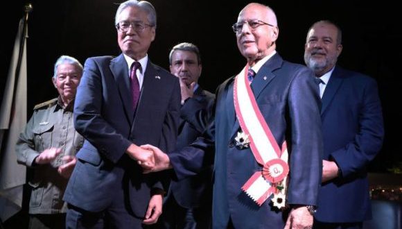 Vice Primer Ministro cubano recibe alta distinción de Japón Vice Primer Ministro cubano recibe alta distinción de Japón
