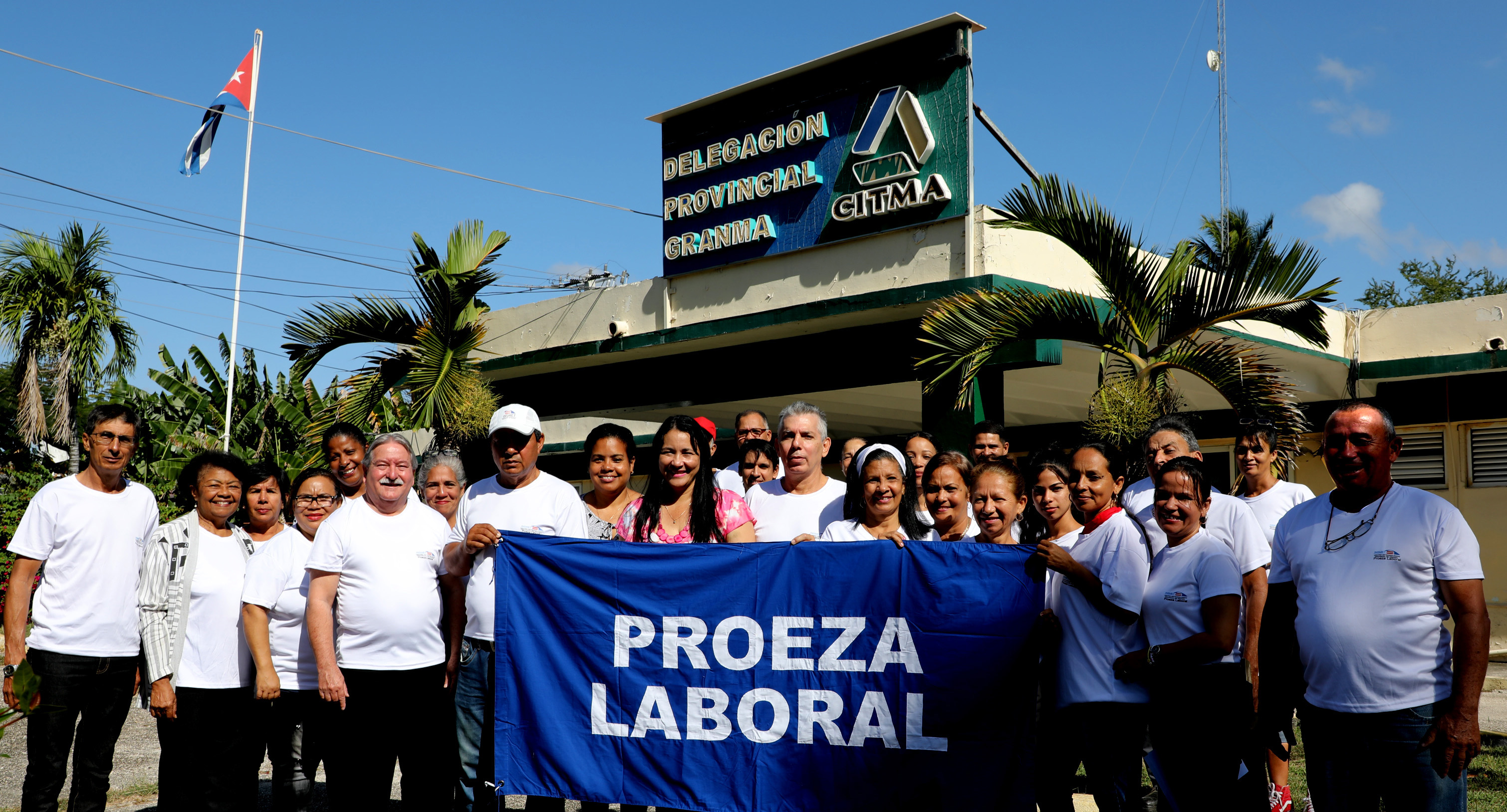 Recibe Bandera de Proeza Laboral Centro Meteorológico de Granma Recibe Bandera de Proeza Laboral Centro Meteorológico de Granma