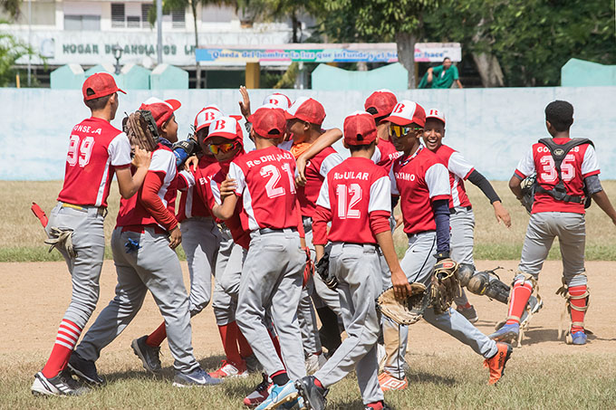 Bayamo, doble monarca en las Pequeñas Ligas de Béisbol Bayamo, doble monarca en las Pequeñas Ligas de Béisbol