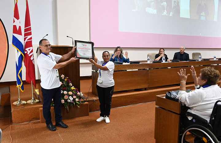 La Revolución continúa abriendo posibilidades para la integración de las personas sordas en Cuba