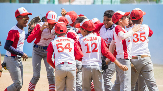 Bayamo supera a Holguín en Pequeñas Ligas 11-12 años