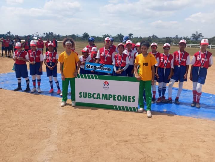 Granmenses alcanzan plata en las Pequeñas Ligas de softbol Granmenses alcanzan plata en las Pequeñas Ligas de softbol