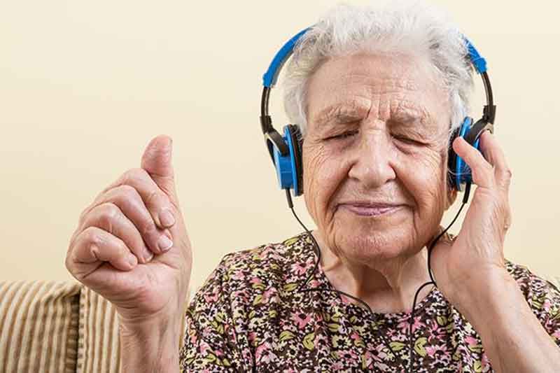 Musicoterapia alivia la depresión en casos de demencia, según estudio