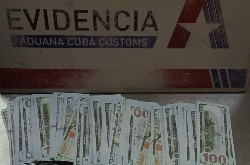 Aduana frustra intento de introducir a Cuba 30 000 USD falsos y drogas Aduana frustra intento de introducir a Cuba 30 000 USD falsos y drogas