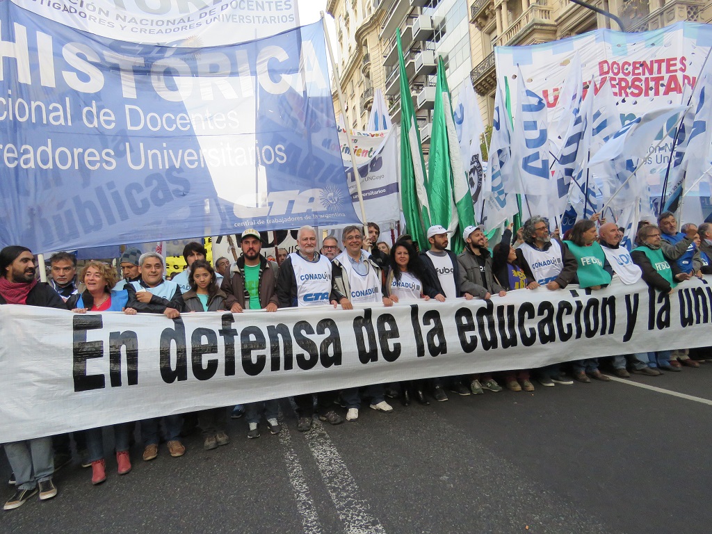 Realizan en Argentina jornada en defensa de la educación pública Realizan en Argentina jornada en defensa de la educación pública