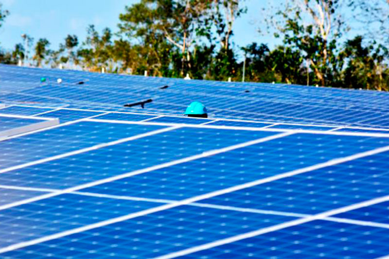 Presidente de Cuba inaugura parque solar en centro del país