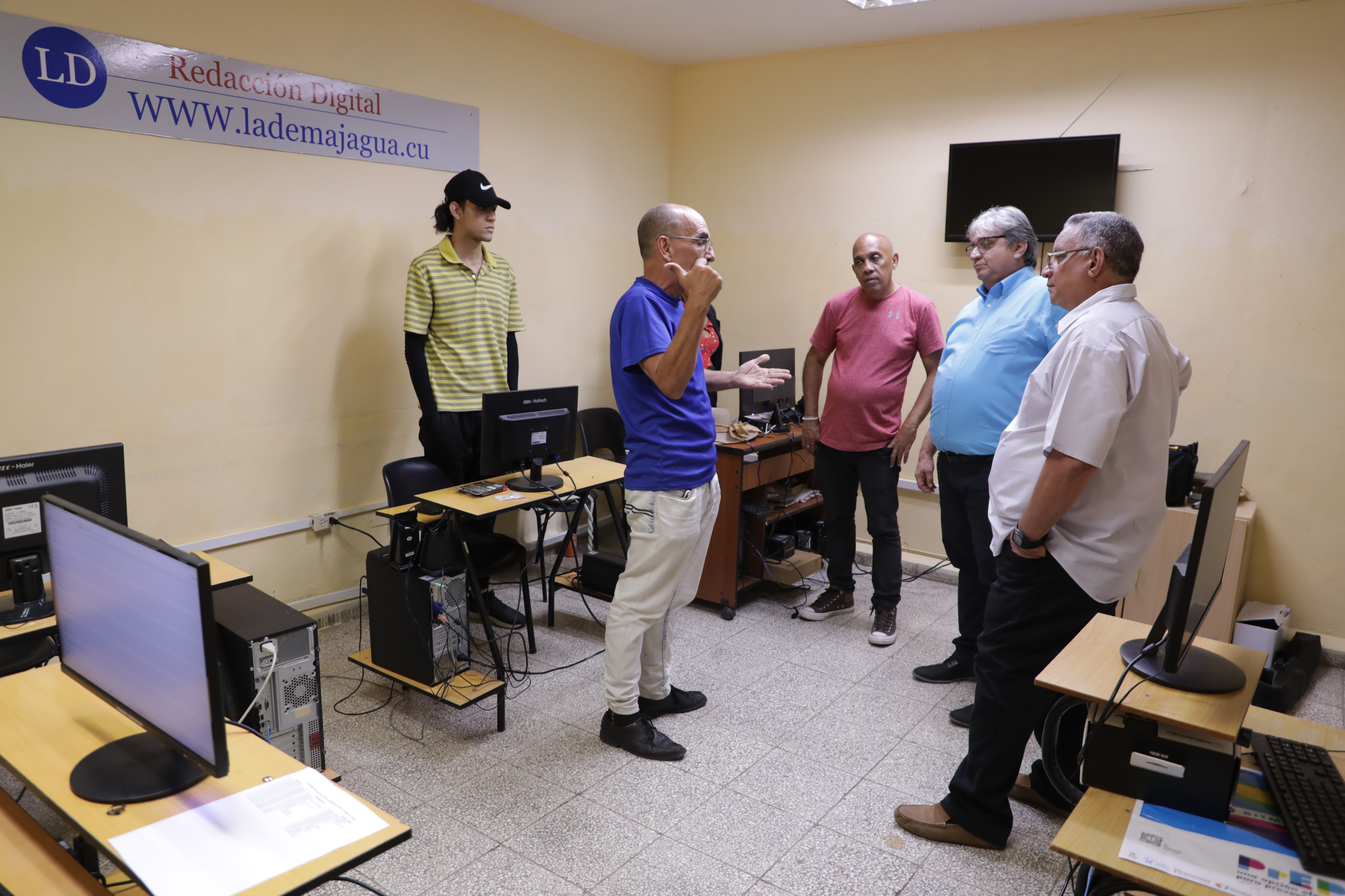Visita presidente del Instituto de Información y Comunicación Social el periódico La Demajagua Visita presidente del Instituto de Información y Comunicación Social el periódico La Demajagua