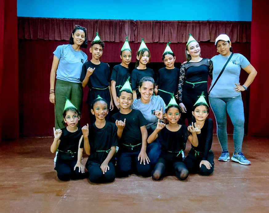 Meñiques de la Casa conquistan Teatro en Tierra Buena Meñiques de la Casa conquistan Teatro en Tierra Buena