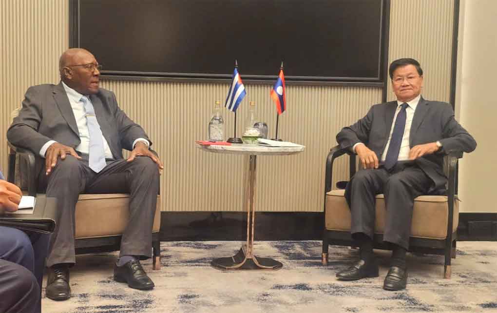Cordial encuentro de Salvador Valdés Mesa con Presidente de Laos Cordial encuentro de Salvador Valdés Mesa con Presidente de Laos