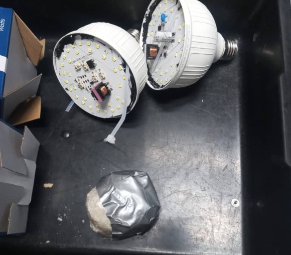 Detectan metanfetamina dentro de bombillos en el Aeropuerto Internacional José Martí Detectan metanfetamina dentro de bombillos en el Aeropuerto Internacional José Martí