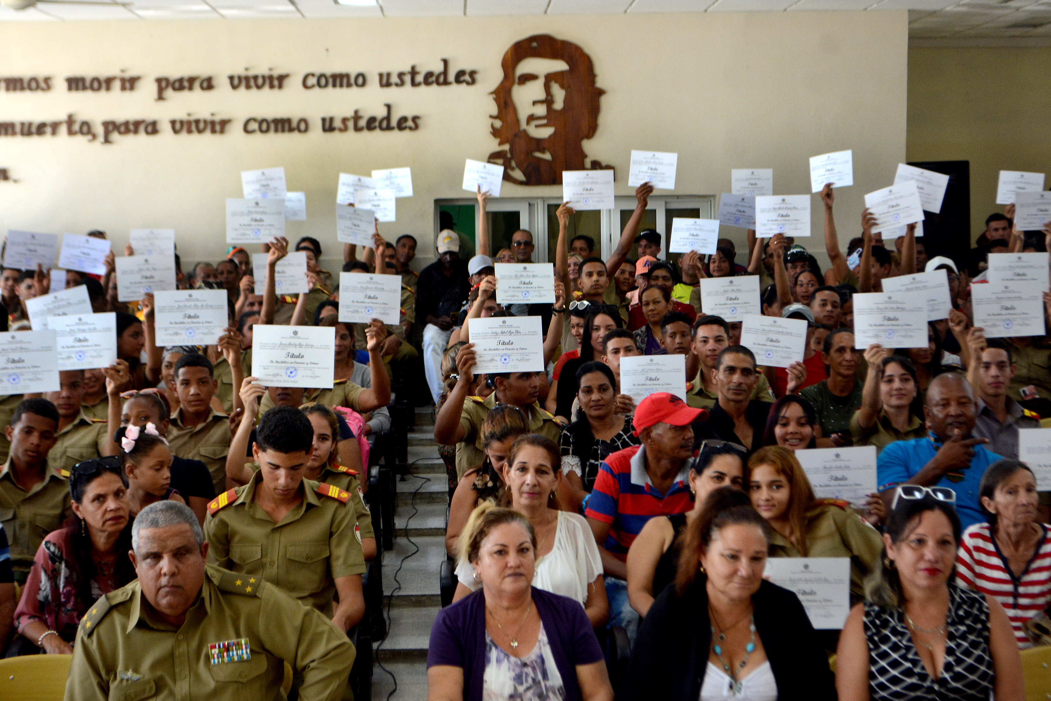 Egresan nuevos bachilleres del curso académico 2024-2025 de las FAR Egresan nuevos bachilleres del curso académico 2024-2025 de las FAR