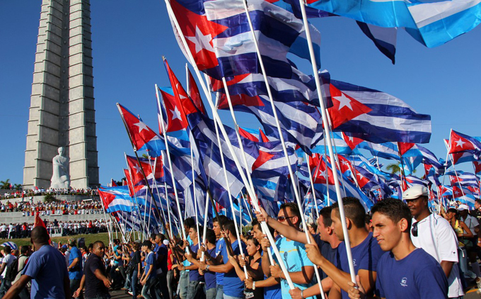 Estamos vivos, de pie, resistiendo y creando Estamos vivos, de pie, resistiendo y creando
