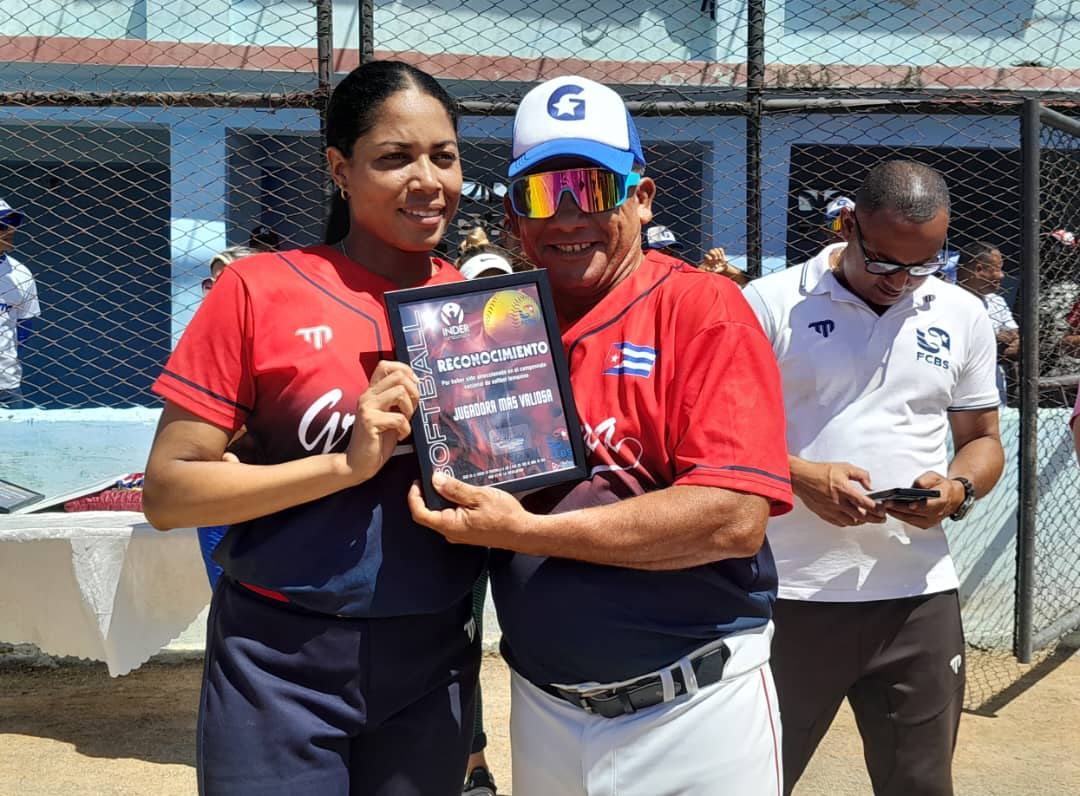 Equipo Granma reina en el softbol nacional Equipo Granma reina en el softbol nacional
