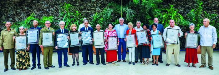 A la dedicación al trabajo, el más alto reconocimiento A la dedicación al trabajo, el más alto reconocimiento