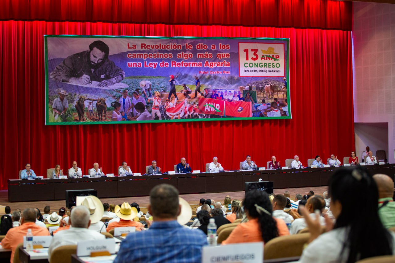 Campesinos cubanos clausuran su XIII Congreso Campesinos cubanos clausuran su XIII Congreso