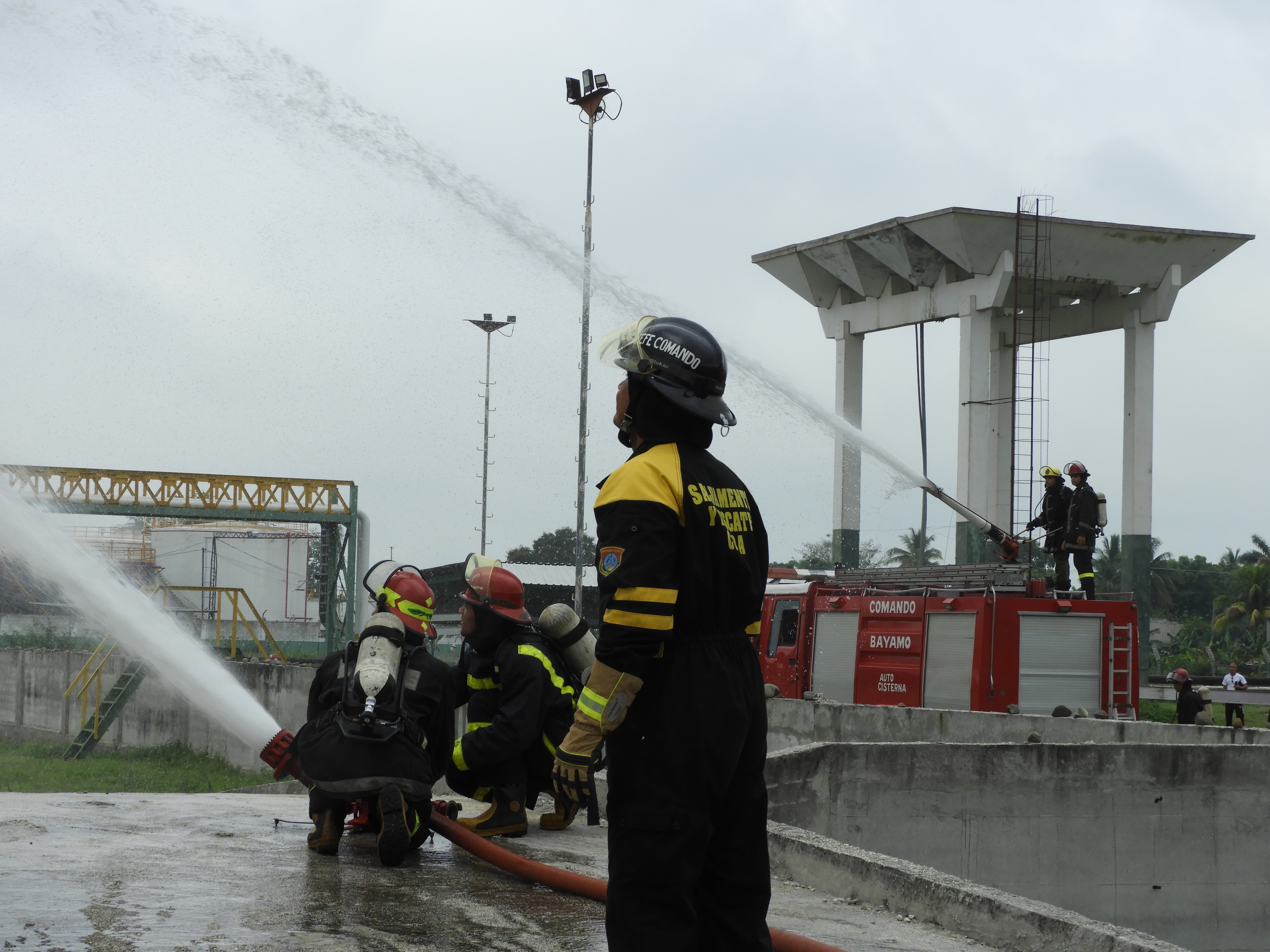 Ejercicio práctico pone a prueba a bomberos granmenses Ejercicio práctico pone a prueba a bomberos granmenses