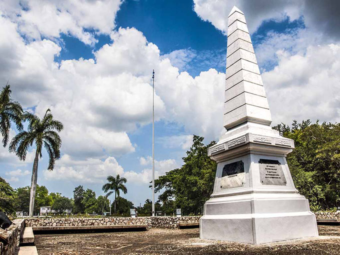 Preside Díaz-Canel acto nacional por el aniversario 130 de la caída en combate de José Martí, en Dos Ríos Preside Díaz-Canel acto nacional por el aniversario 130 de la caída en combate de José Martí, en Dos Ríos