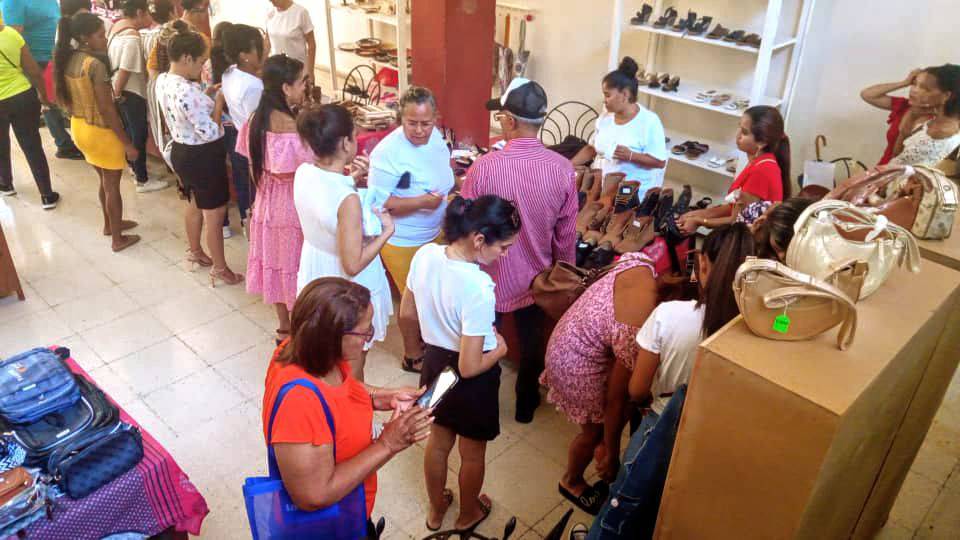 En Bayamo, feria Arte para mamá En Bayamo, feria Arte para mamá