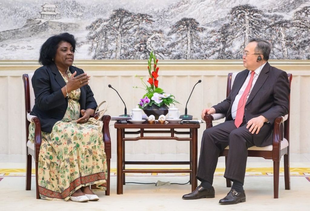 China y Cuba refuerzan diálogo político e intercambios entre partidos China y Cuba refuerzan diálogo político e intercambios entre partidos