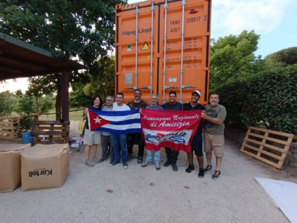 Grupos solidarios de Italia envían insumos y equipos médicos a Cuba Grupos solidarios de Italia envían insumos y equipos médicos a Cuba