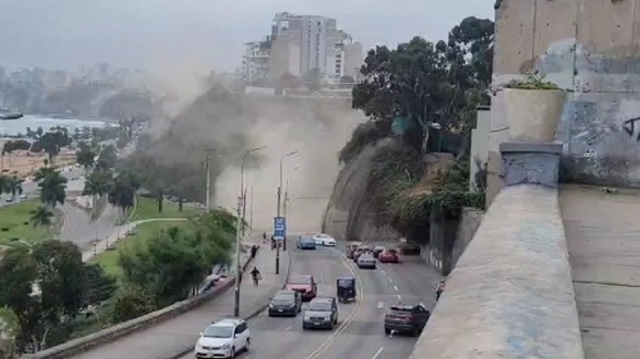 Gobierno de Perú pide calma tras pánico por fuerte terremoto Gobierno de Perú pide calma tras pánico por fuerte terremoto