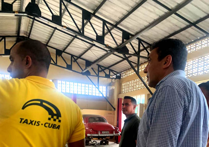 Recorre Ministro de Transporte unidades de interés del sector en Granma Recorre Ministro de Transporte unidades de interés del sector en Granma